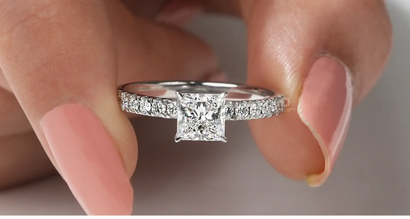 Elegant Love: Synthetic Diamond Engagement Rings post thumbnail image