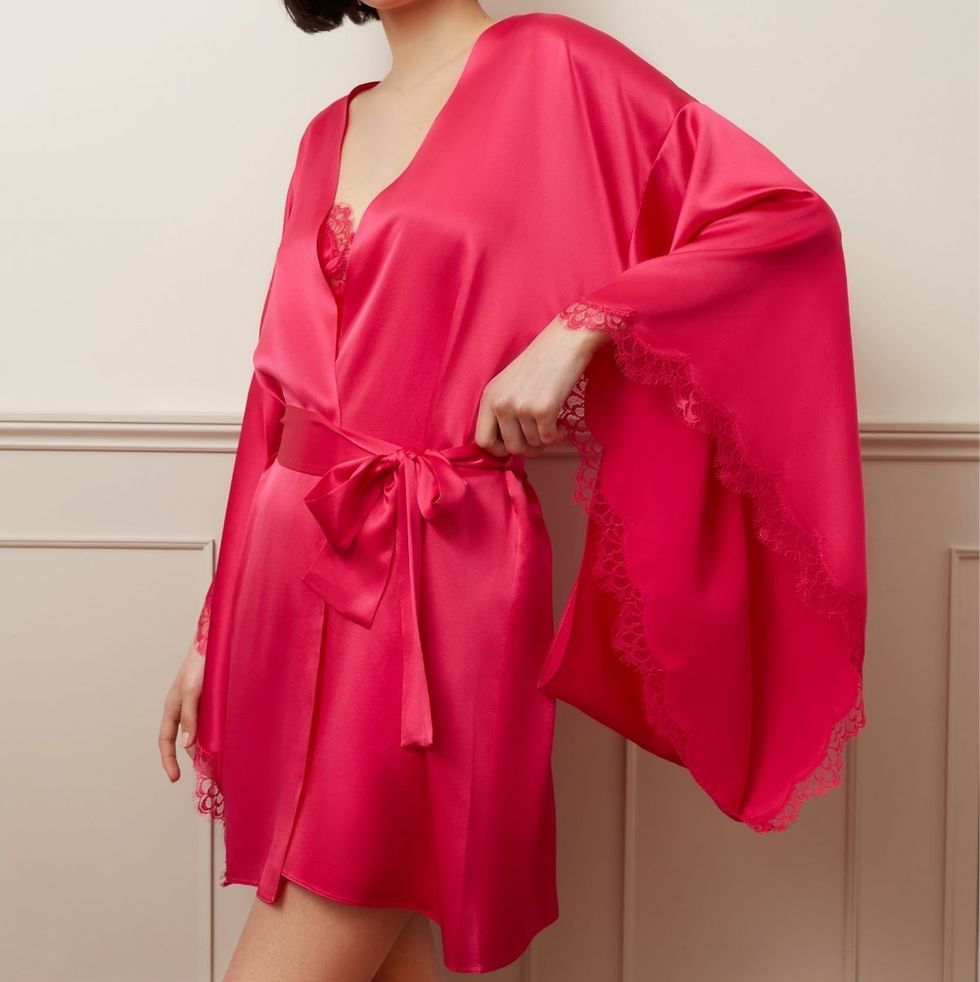 Women’s Silk Robes: Luxuriate in Silk’s Softness post thumbnail image