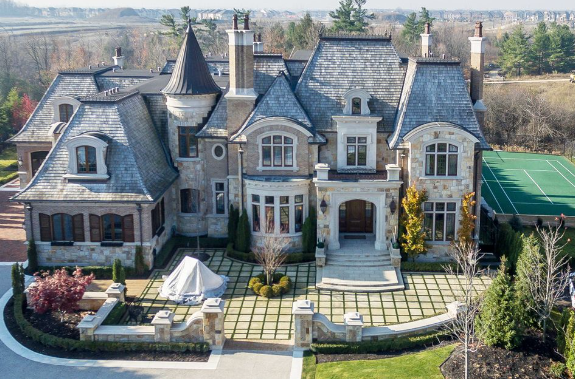 Kleinburg’s Elite Retreats: A Real Estate Agent’s Selection post thumbnail image