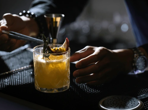 Expert Pouring: How Hiring a Bartender Enhances Your Party post thumbnail image