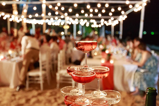 Stirring Romance: Insights from a Wedding Bartender post thumbnail image